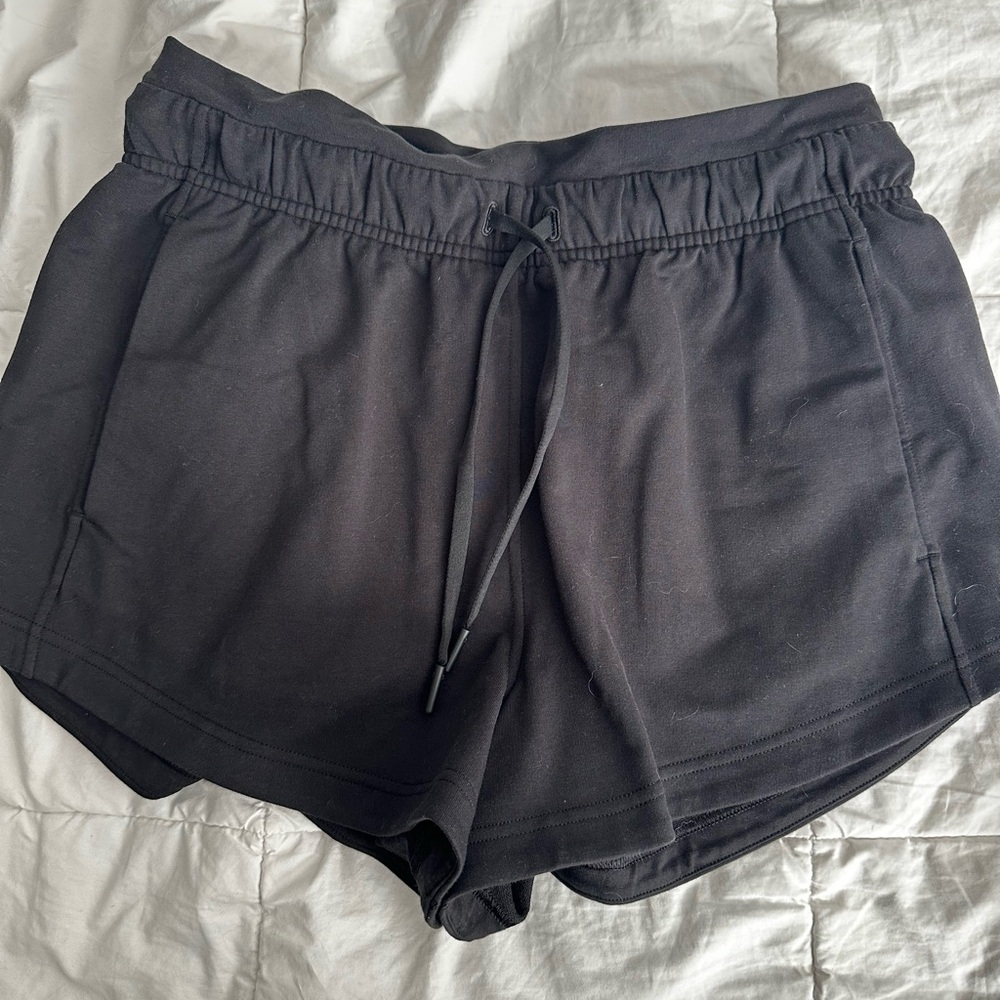 Lululemon High Rise Inner Glow Shorts. Size 8.